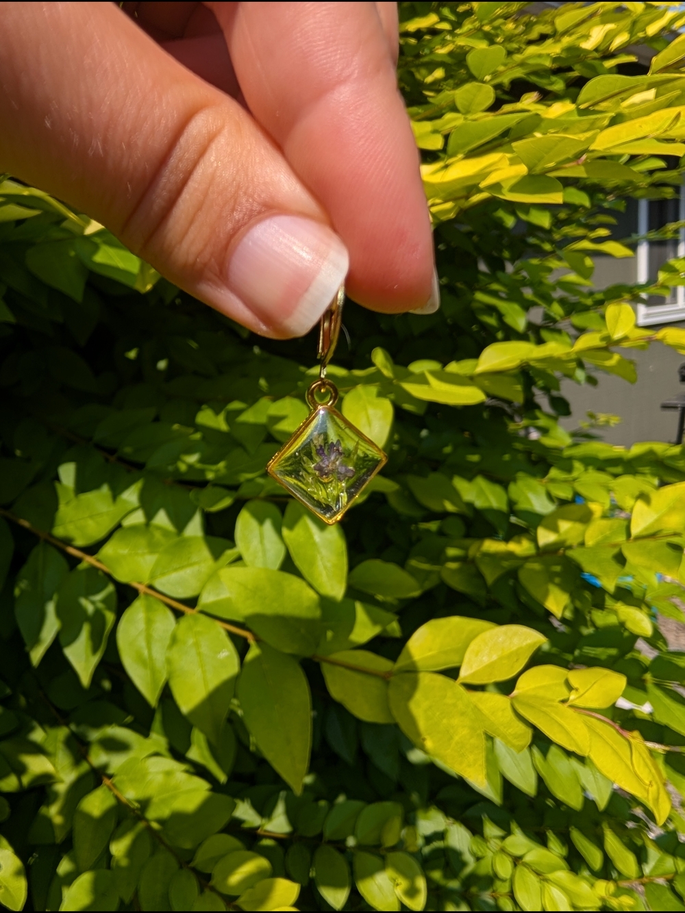 Delicate Floral Resin Drop Earrings - Picture 2 of 2